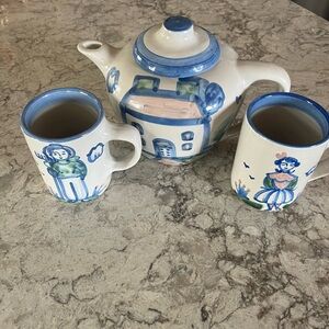 Hadley Teapot and Mugs